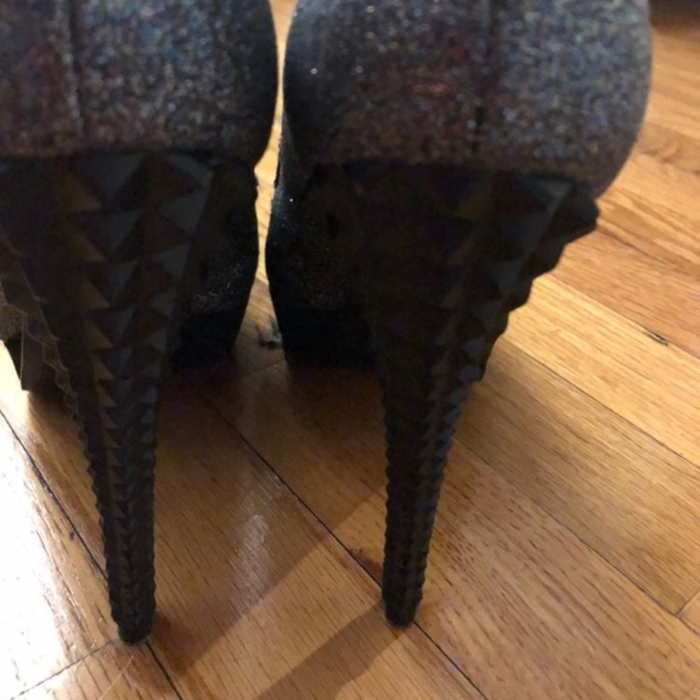 Rachel Roy Glitter Pump